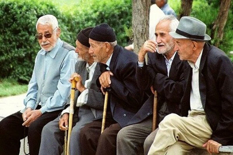 کدام بازنشستگان می‌توانند وام بگیرند؟ / شروط عجیب تسهیلات بازنشستگان!