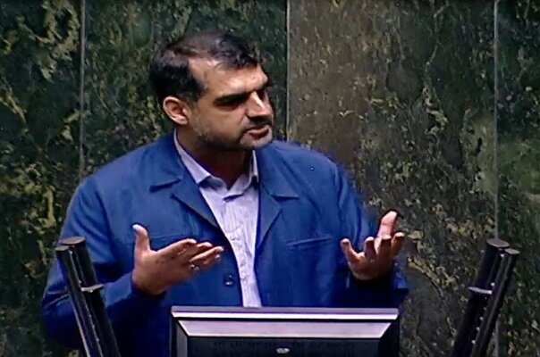 رئیسی: چرا خودروسازان یک شبه ۳۰ درصد قیمت خودروهای خود را زیاد کرده‌اند؟